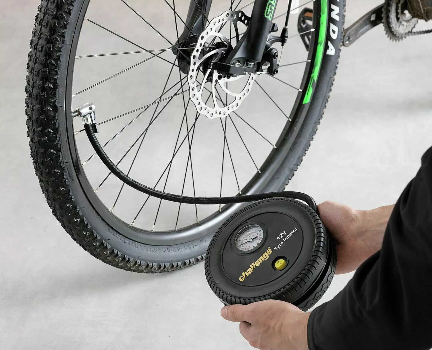 Challenge 12V Analogue Tyre Inflator